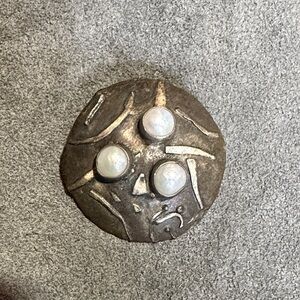 Round Metal Brooch with Three Pearls